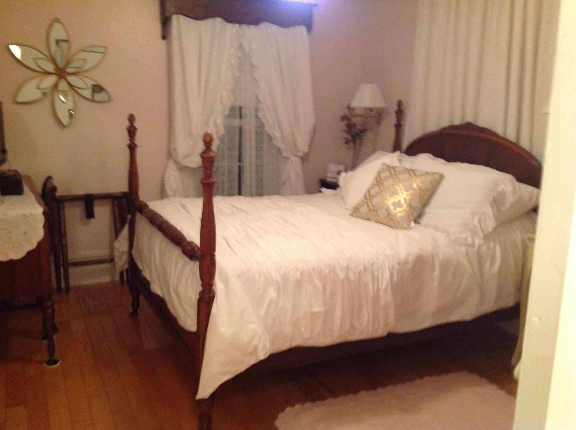 Maple Tourist Home B&B Гранд Фолс Екстериор снимка