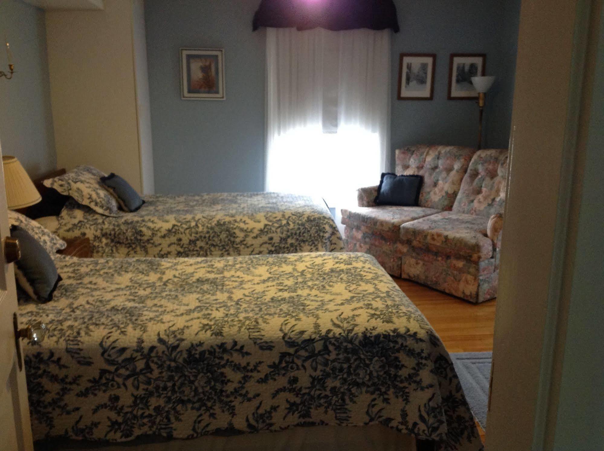 Maple Tourist Home B&B Гранд Фолс Екстериор снимка